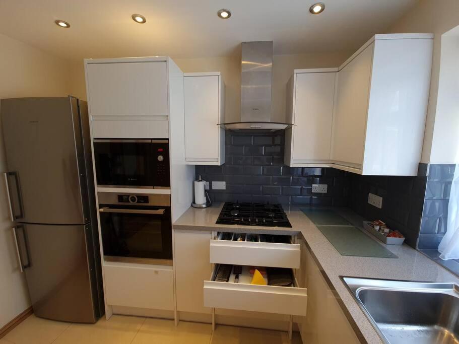 London Luxury 2 Bedroom Flat Sleeps 8 Free Parking East Barnet Exterior foto